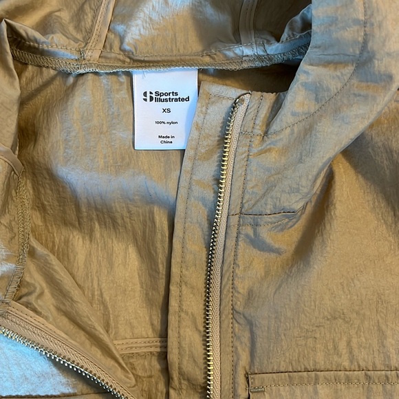 Sports Illustrated Women’s Lightweight Hooded Woven Anorak size XS Linen color - Picture 10 of 12